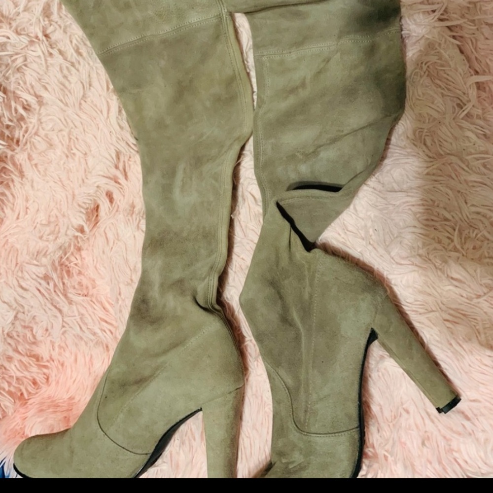 Women's Boots Stuart Weizman Elegant Suede Over-the-Knee Boots taupe 7 Med